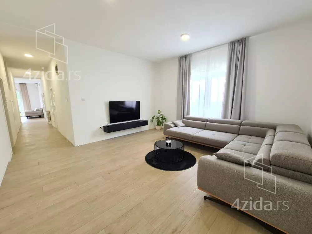 Šestosoban stan | 4zida