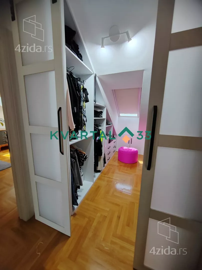 Četvoroiposoban stan | 4zida