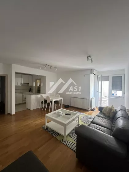 Petra Drapšina | 4zida.rs