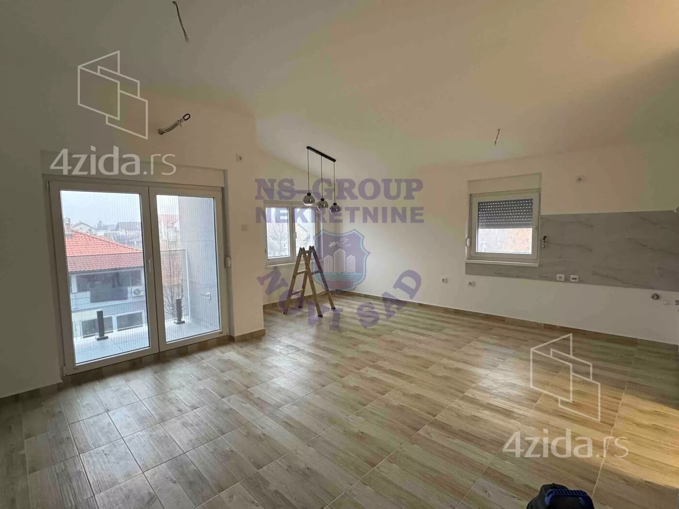 Troiposoban stan | 4zida