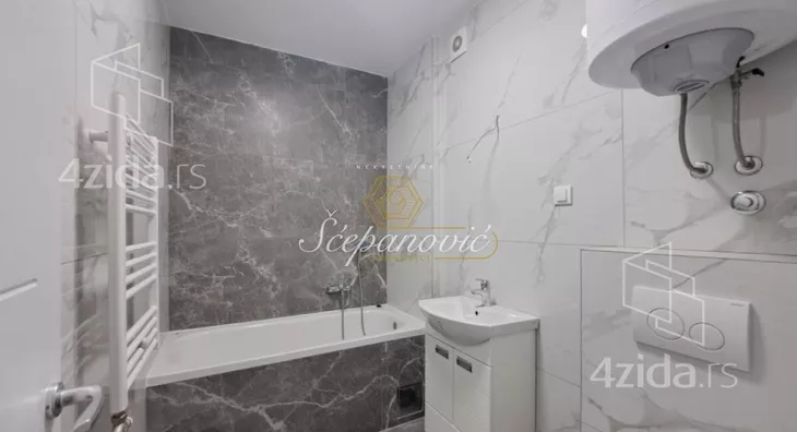 Šestosoban stan | 4zida