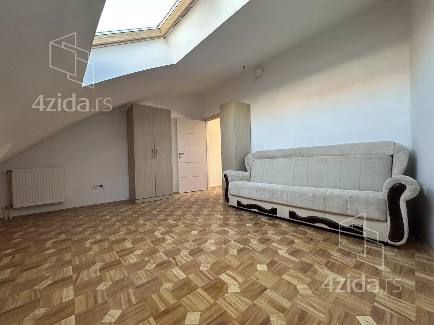 Petosoban stan | 4zida