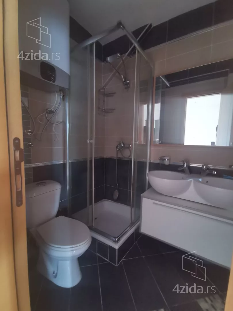 Četvoroiposoban stan | 4zida