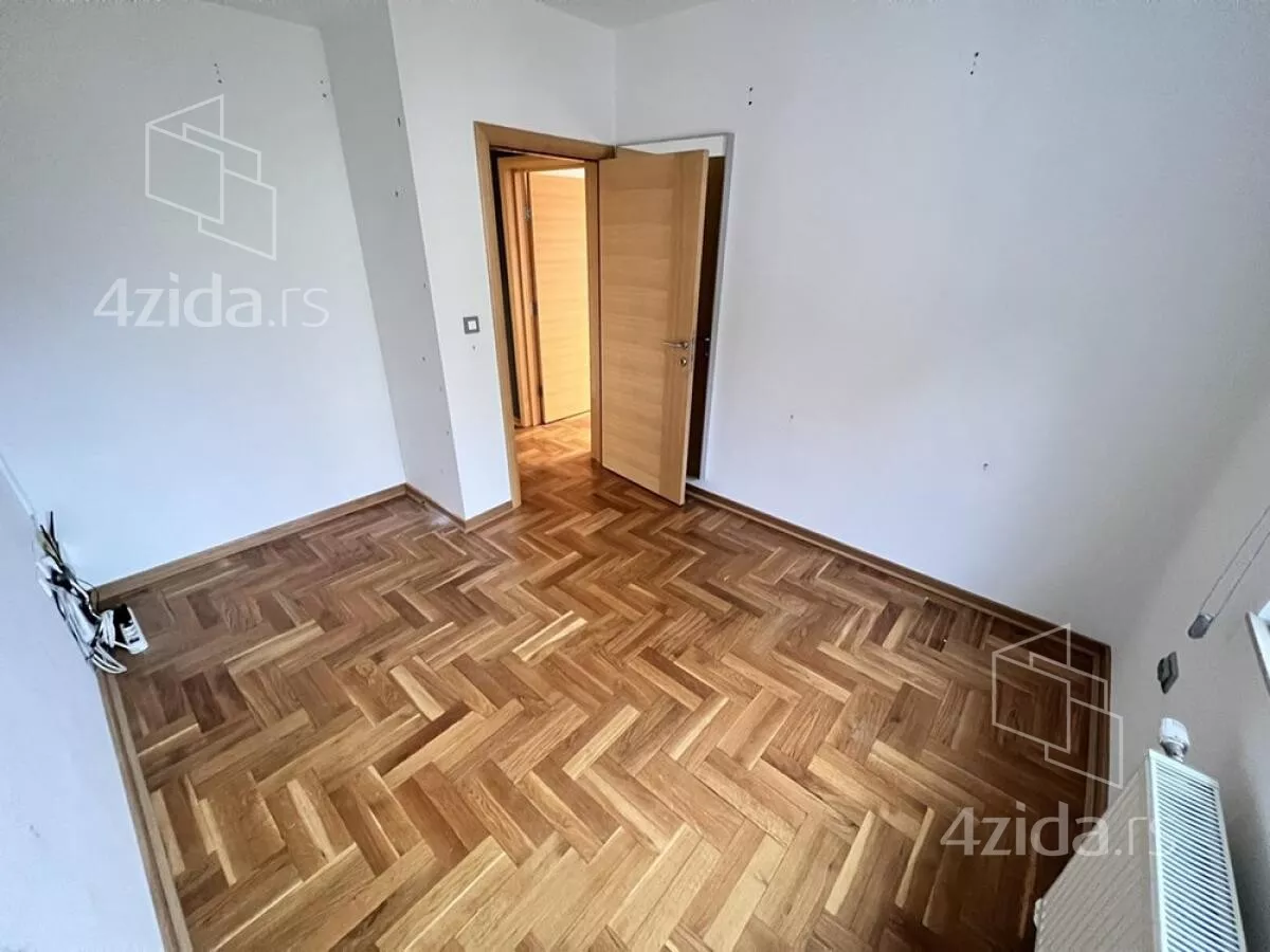 Šestosoban stan | 4zida