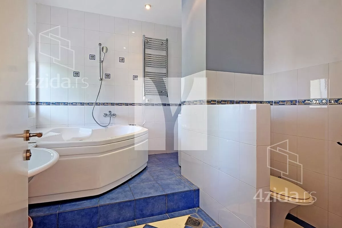 Petosoban stan | 4zida