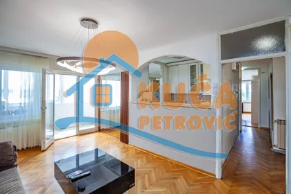 Trg 14. oktobra | 4zida.rs