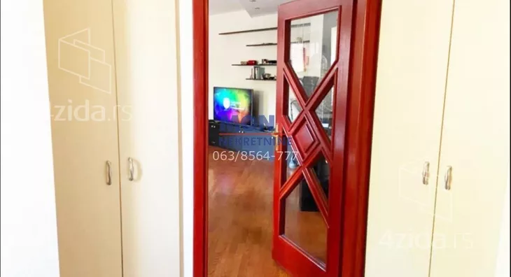 Šestosoban stan | 4zida