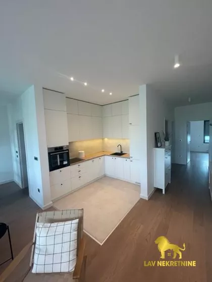 OMLADINSKIH BRIGADA | 4zida.rs