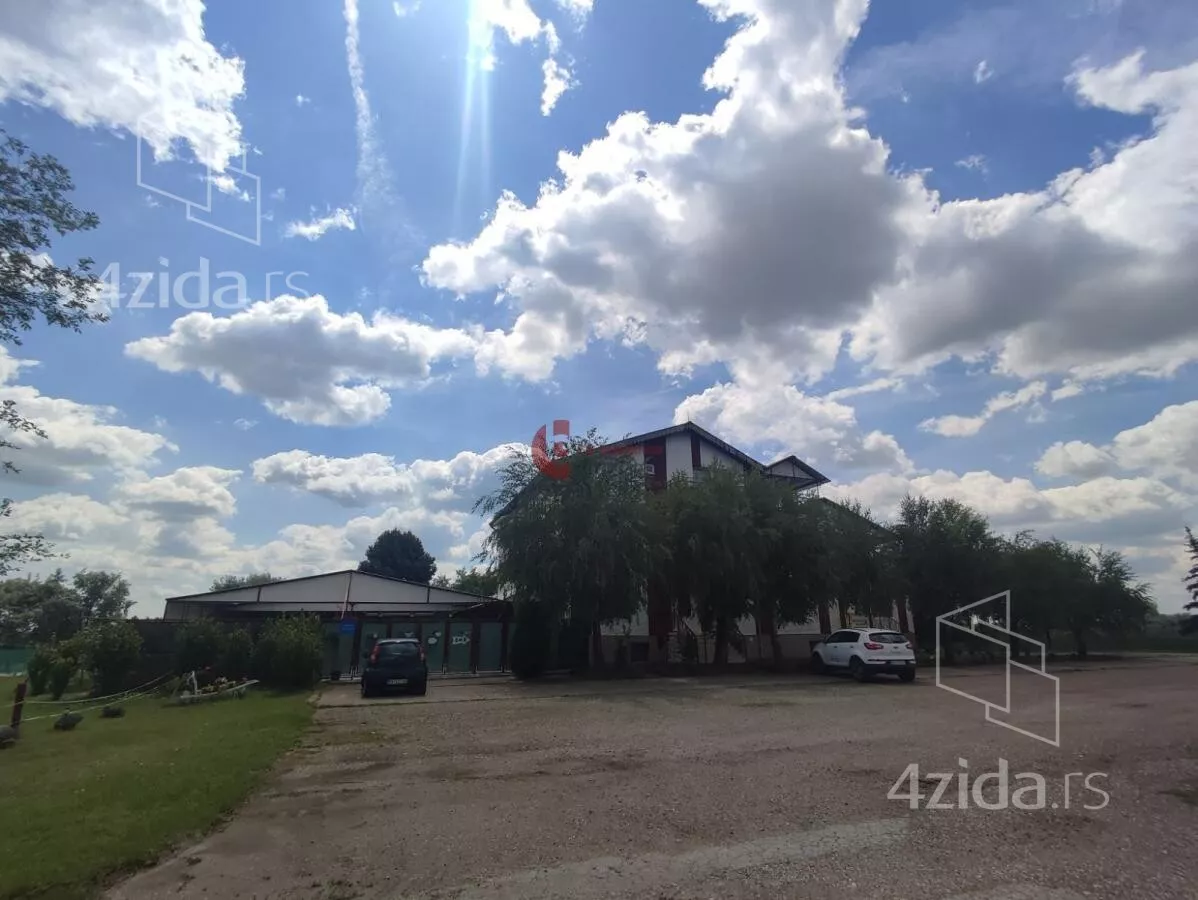 Poslovna zgrada | 4zida