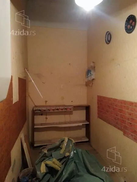 Četvoroiposoban stan | 4zida