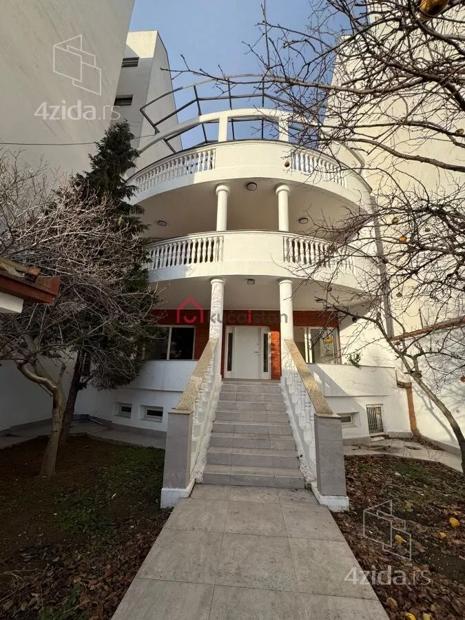 Poslovna zgrada | 4zida