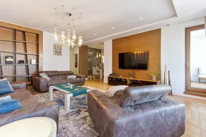 Trešnjinog cveta | 4zida.rs