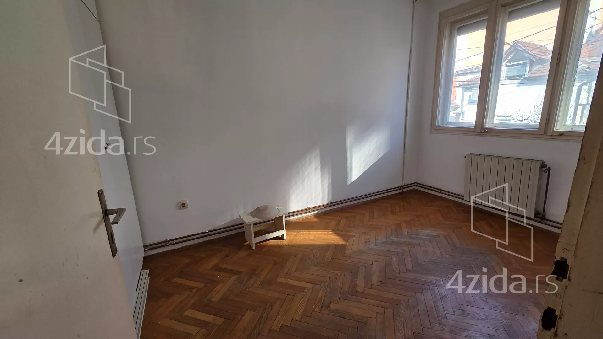 Sedmosoban stan | 4zida