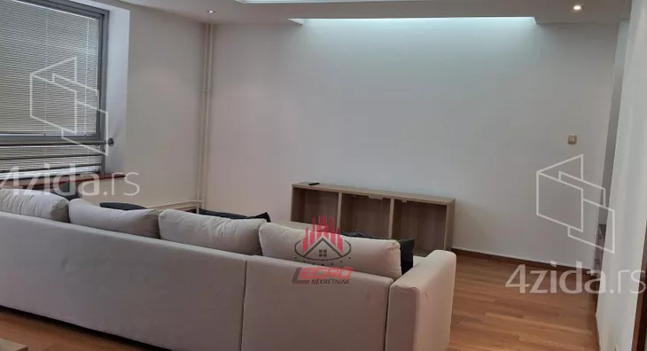 Petoiposoban stan | 4zida