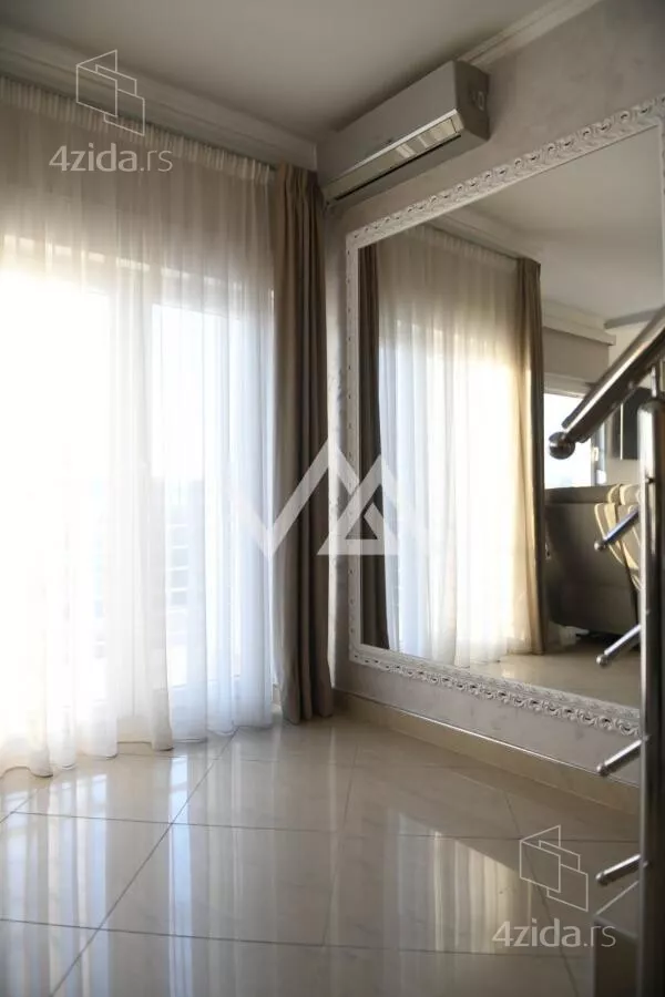 Šestosoban stan | 4zida