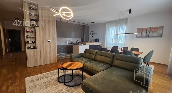 Četvoroiposoban stan | 4zida