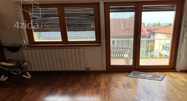 Poslovna zgrada | 4zida