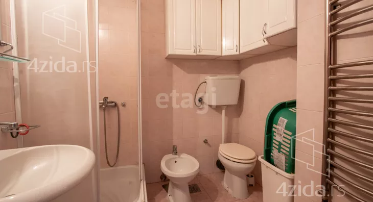 Šestosoban stan | 4zida