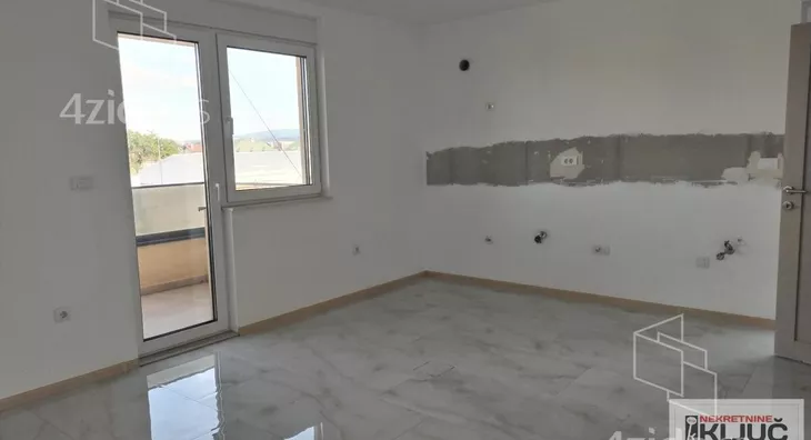 Četvoroiposoban stan | 4zida
