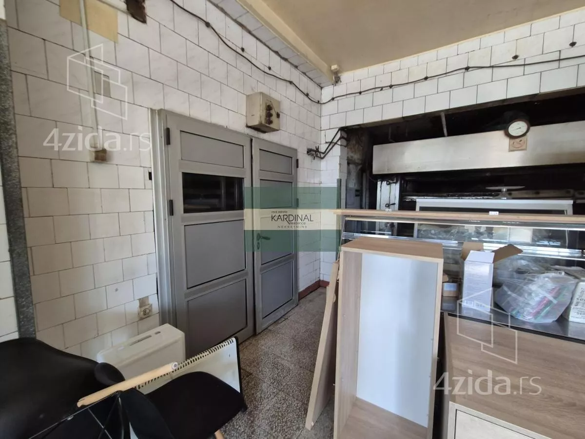 Poslovna zgrada | 4zida