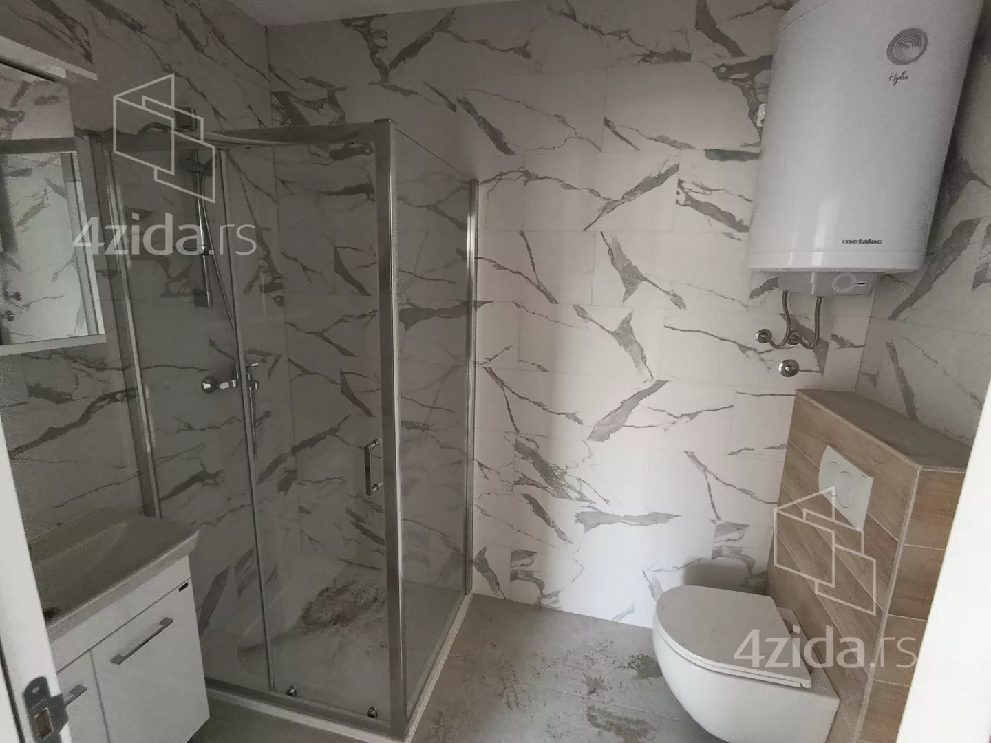 Troiposoban stan | 4zida