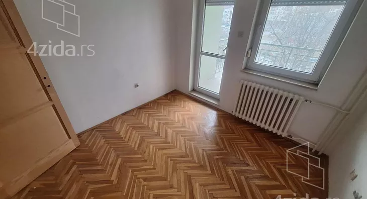 Četvoroiposoban stan | 4zida