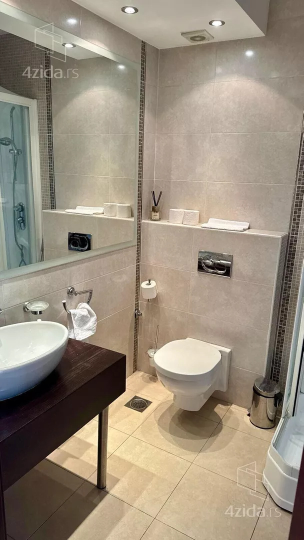 Petoiposoban stan | 4zida