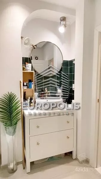 Četvoroiposoban stan | 4zida