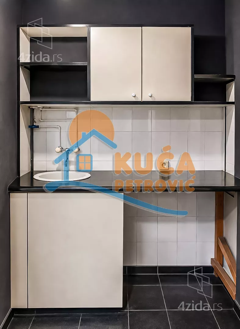Lokal | 4zida