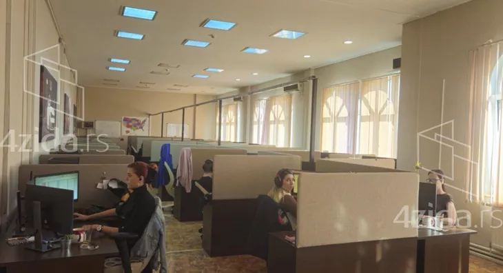 Poslovna zgrada | 4zida