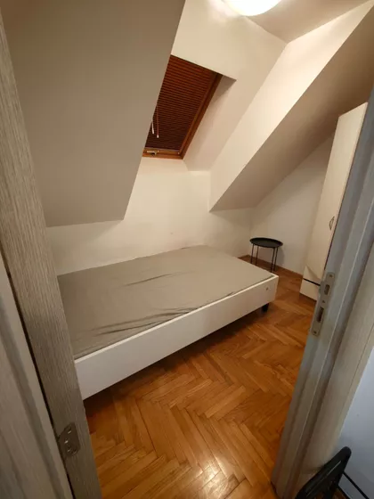 Crvene Zastave | 4zida.rs