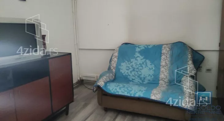 Poslovna zgrada | 4zida