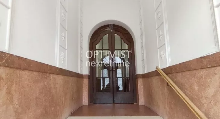 Šestosoban stan | 4zida