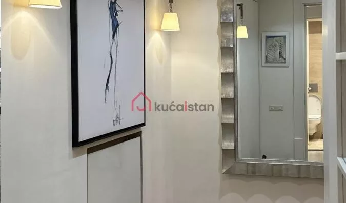 Četvoroiposoban stan | 4zida