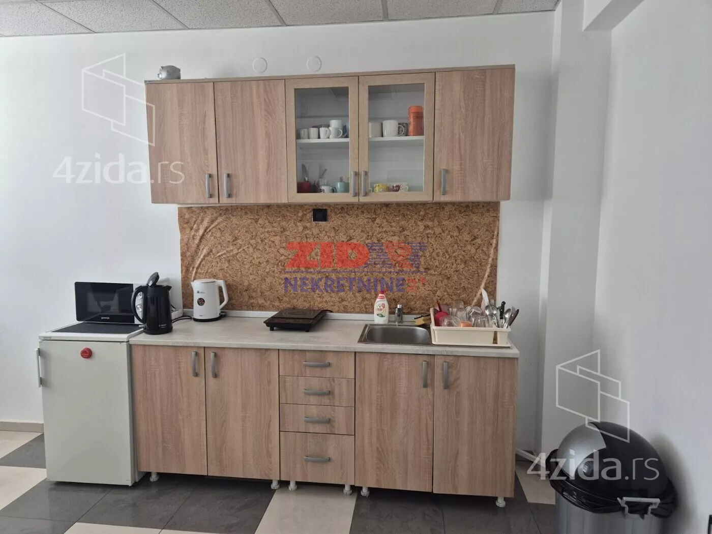 Lokal | 4zida