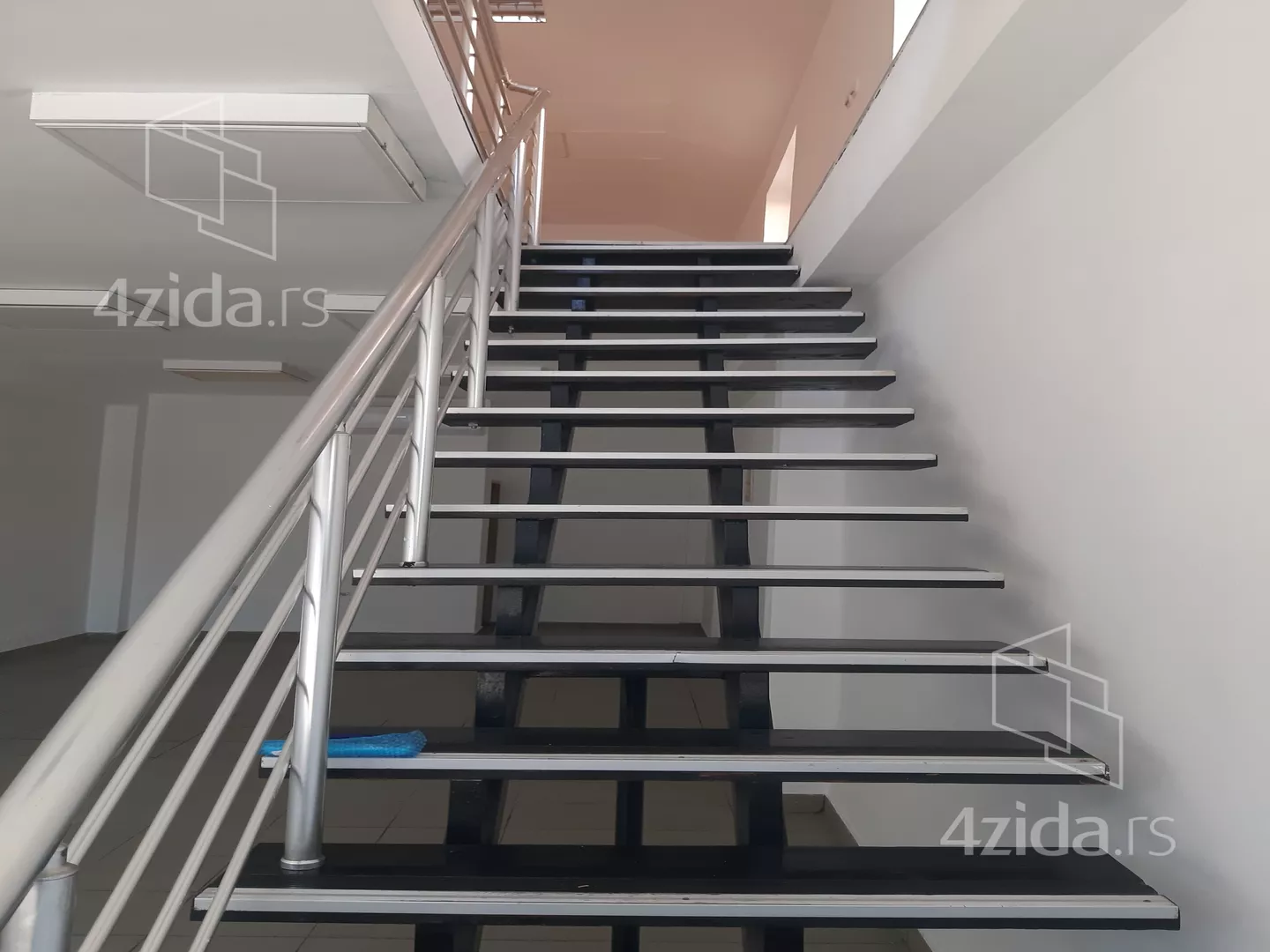 Lokal | 4zida