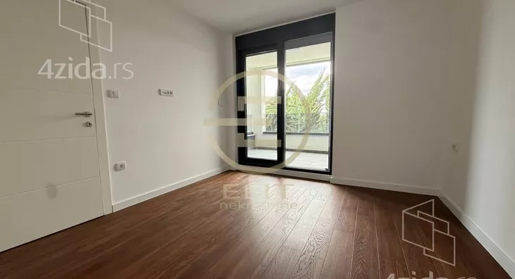 Šestosoban stan | 4zida