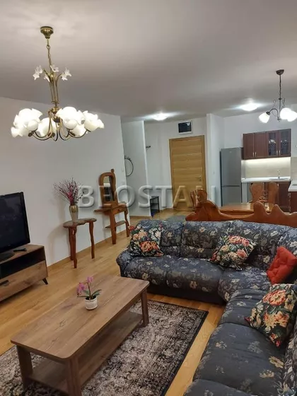 Tadije Sondermajera | 4zida.rs