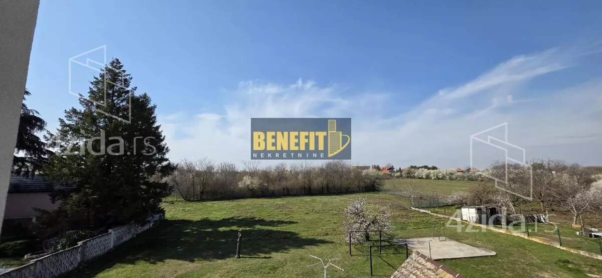 Četvoroiposoban stan | 4zida