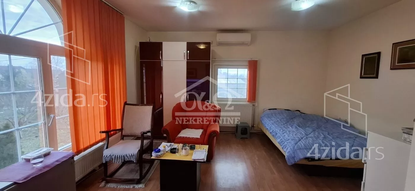 Poslovna zgrada | 4zida