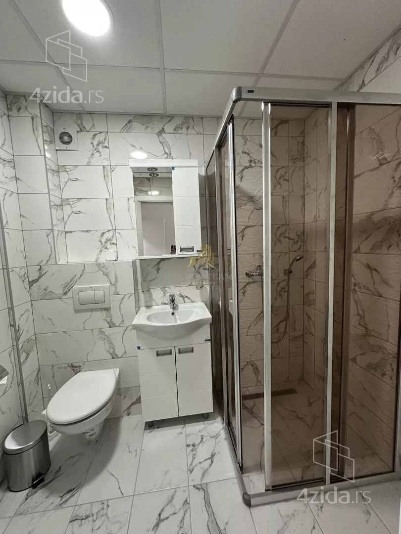 Šestosoban stan | 4zida