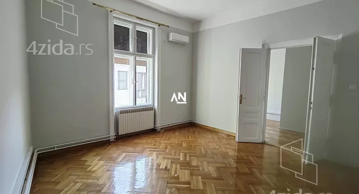 Šestoiposoban stan | 4zida