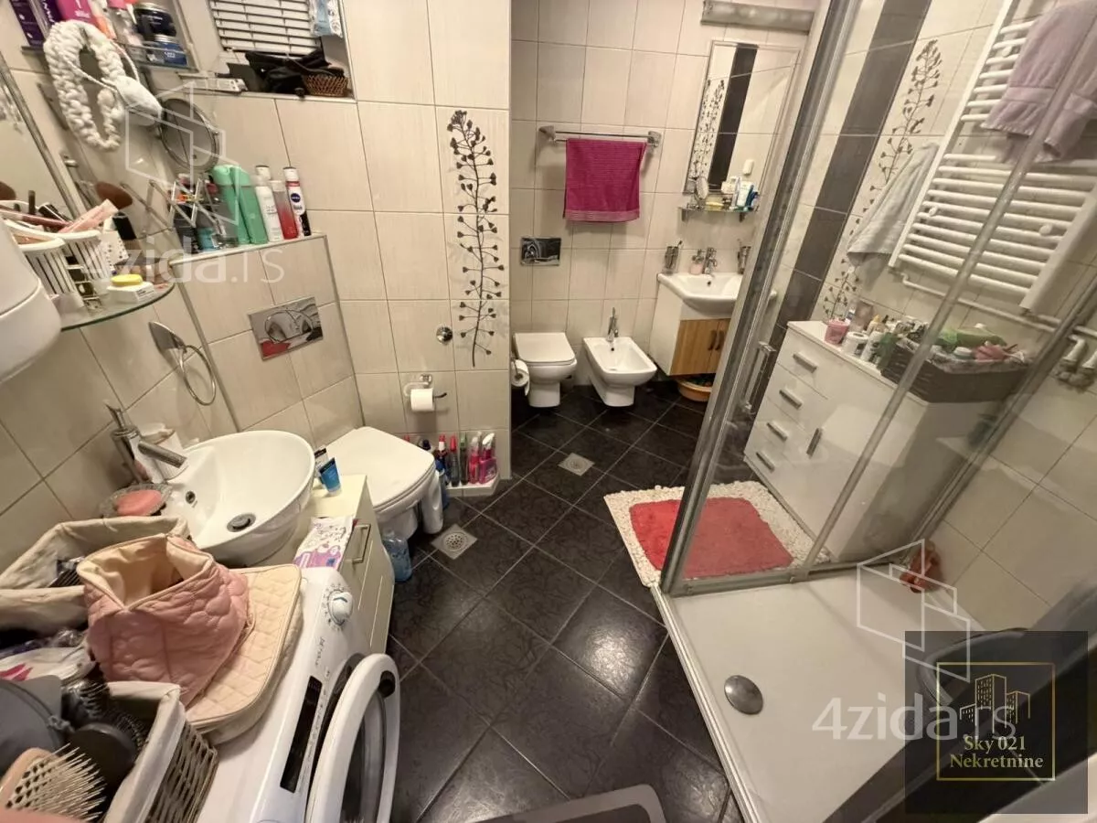 Četvoroiposoban stan | 4zida