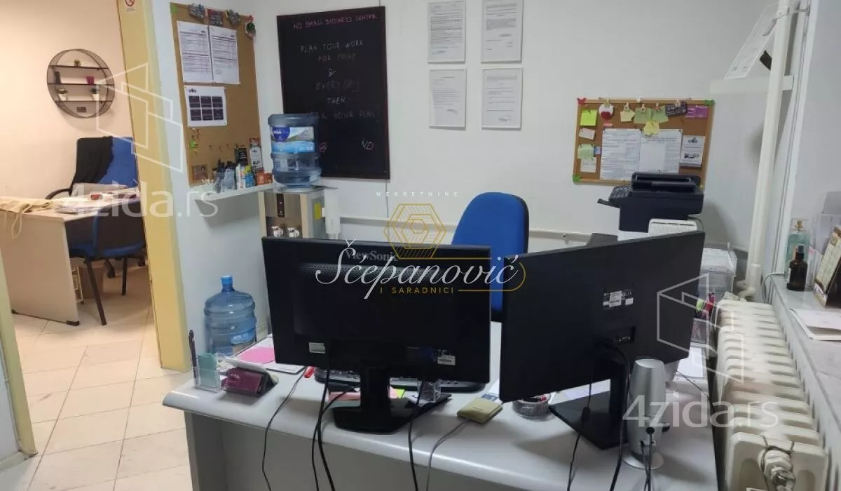 Poslovna zgrada | 4zida