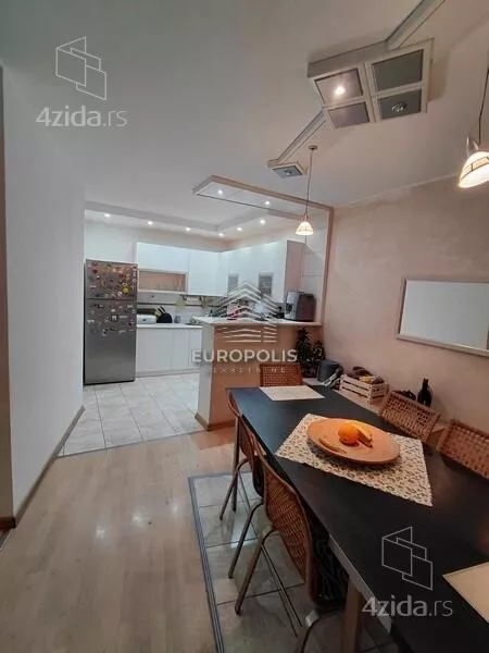 Četvoroiposoban stan | 4zida