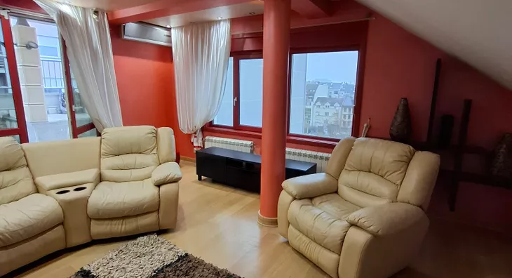 Šestosoban stan | 4zida