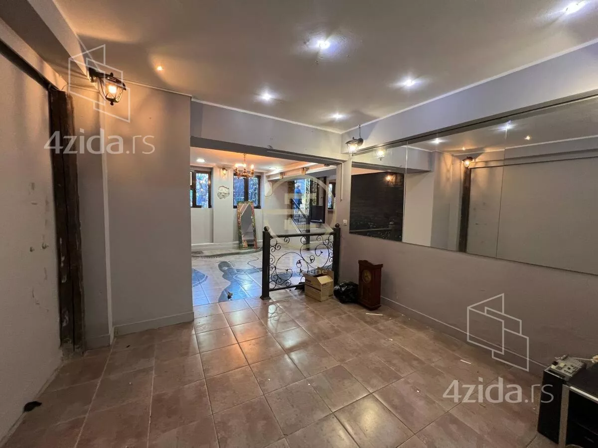 Poslovni prostor | 4zida