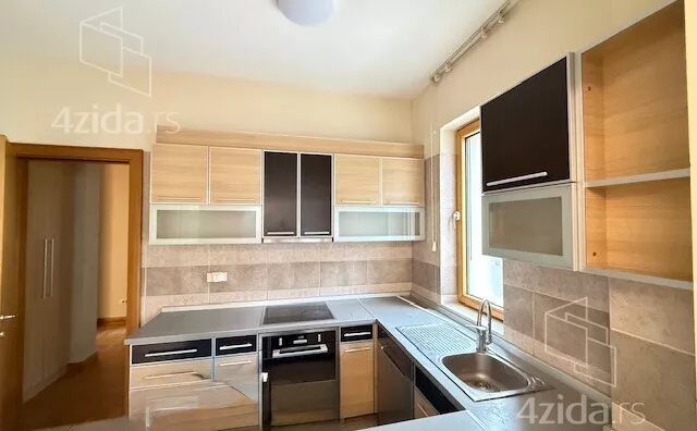 Šestosoban stan | 4zida