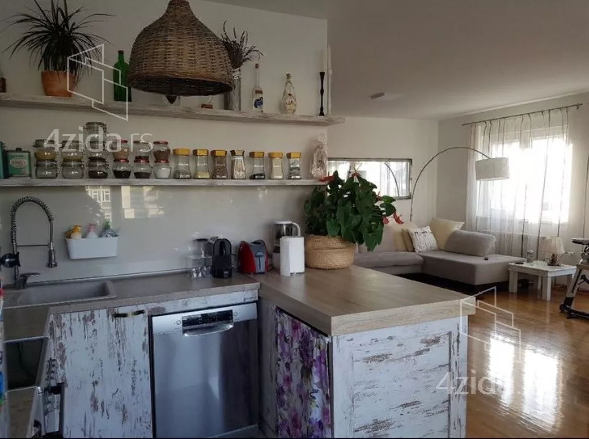 Petosoban stan | 4zida