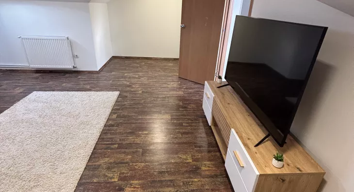 Šestosoban stan | 4zida